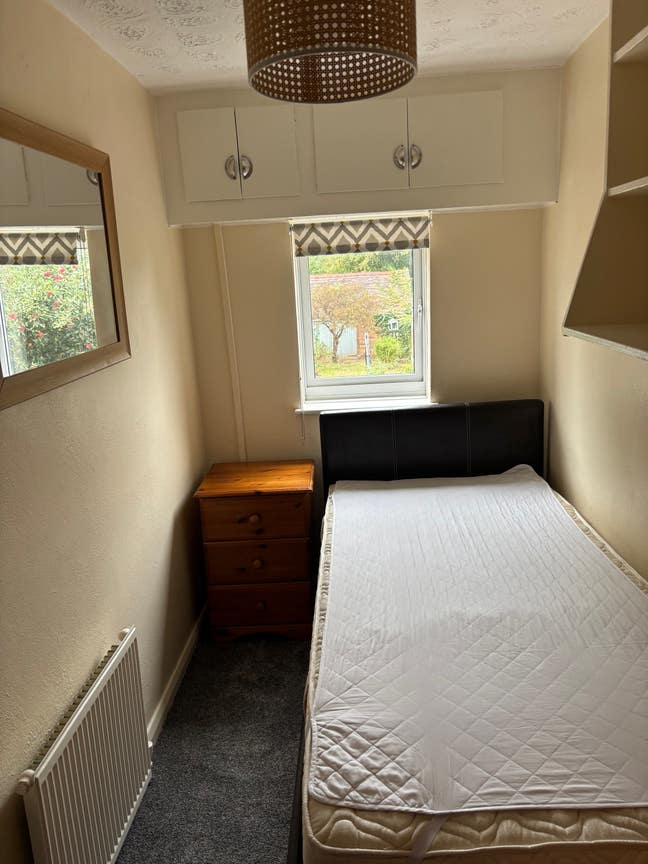 Single furnished room in quiet location Main Photo