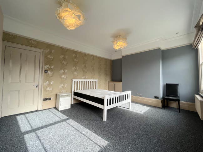 🔥 Large Rooms, Roof Terrace, 2 Lounges ✨ Main Photo