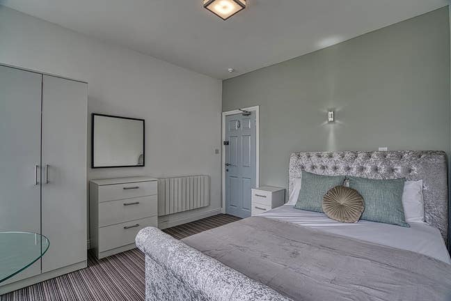 Stunning furnished rooms with most bills included Main Photo