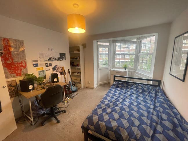 3 Bedroom Flat in W12 Main Photo