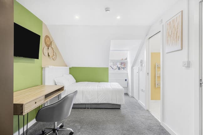 Boutique Ensuite Room with Kitchenette & Bills Inc Main Photo
