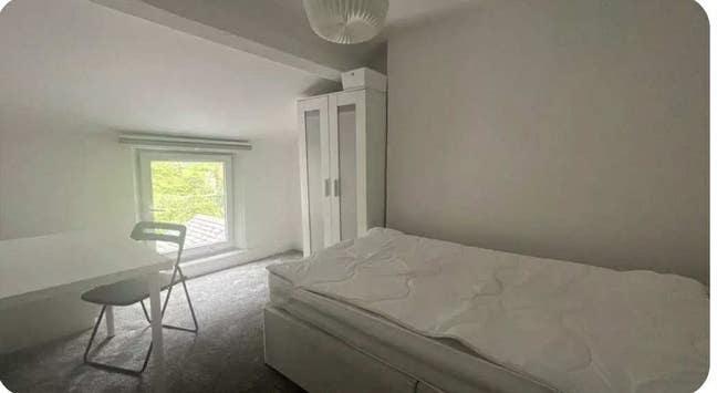 Modern Town Centre Room  Main Photo