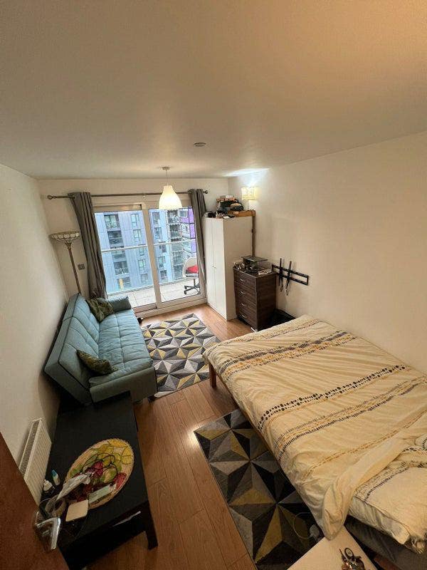 Spacious Dbl. Bed with balcony in N. Greenwhich Main Photo