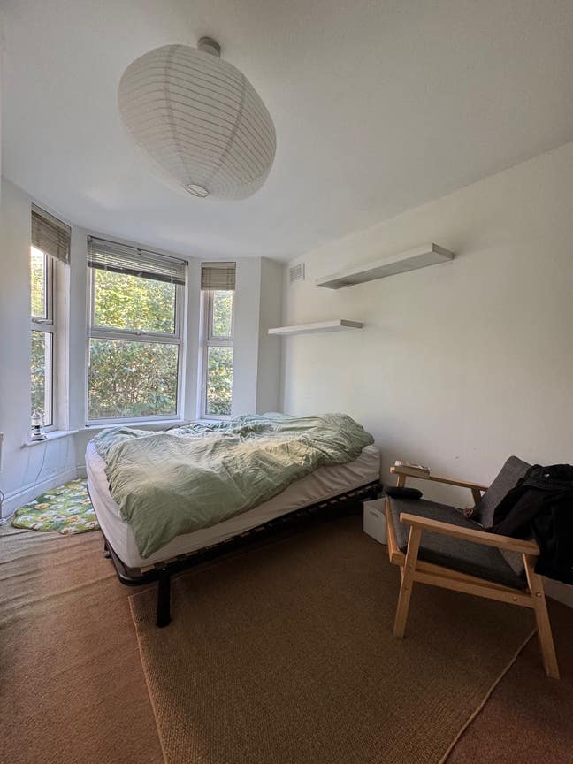 Lower Clapton sublet w/ own toilet Main Photo