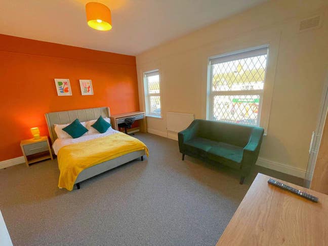 Delightful Ensuite Bedrooms on Grimsby Road! Main Photo