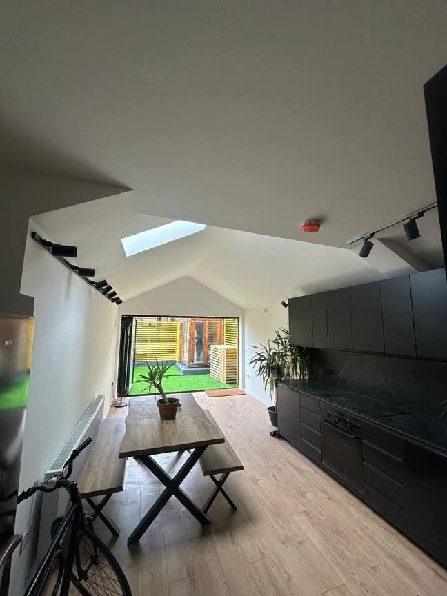 Rooms available in freshly refurbished house  Main Photo