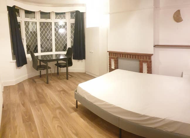 Spacious double room all bills included Main Photo