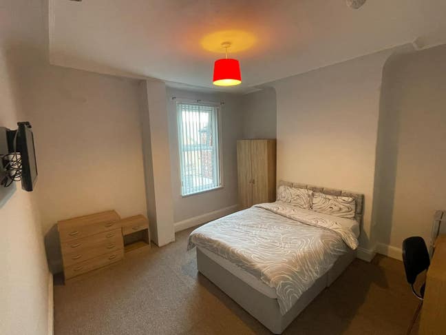 Single & large double room available immediately Main Photo