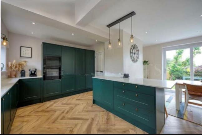 Refurbished; Stylish Ensuite House Share Available Main Photo