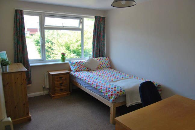 Headcorn Drive - Walking Distance to Ukc Main Photo