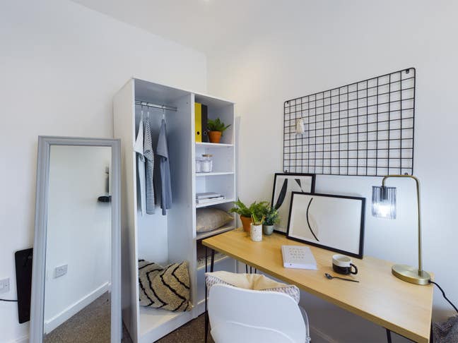 6x Double Bedrooms - Ossory Street Main Photo
