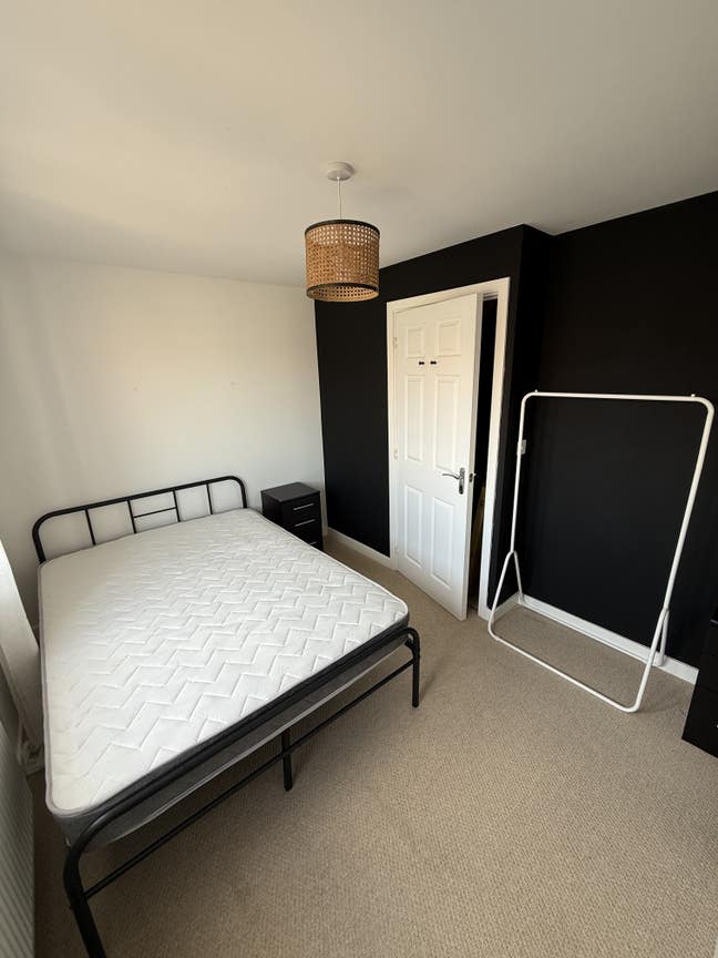 Modern Spacious Double Room, Taunton Main Photo