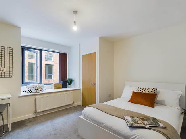 6x En-Suite Double Rooms - Well Meadow Drive Main Photo