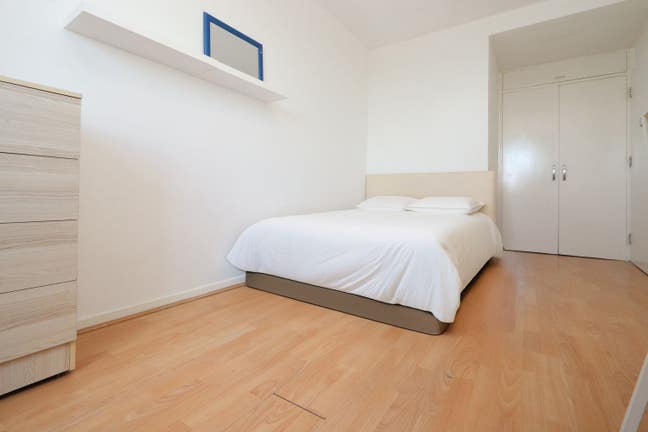 Last Room Available! |Minutes to Bethan green tube Main Photo