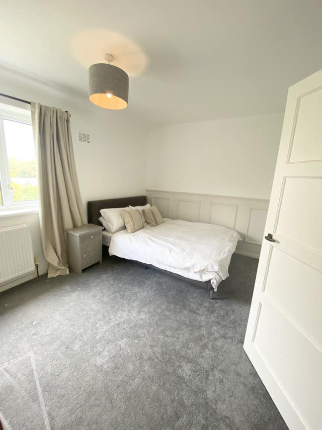 Female-preferred household, King sized bedroom, £595  Main Photo
