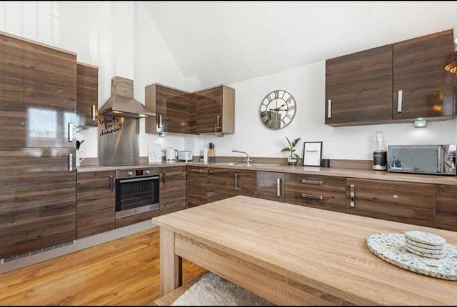 Double room in Wokingham town centre *Female Only* Main Photo