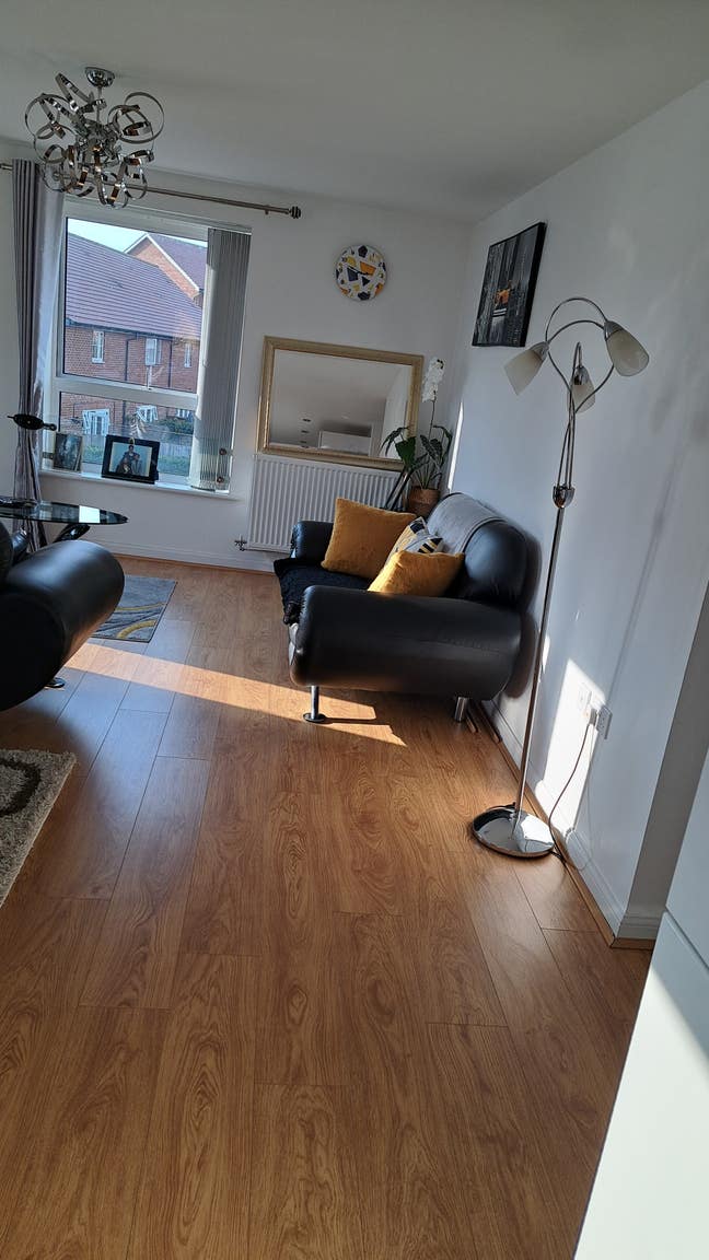 Lovely bedroom with ensuite  Main Photo