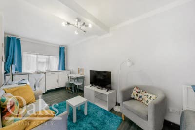 Small Modern Cozy Ground Floor Studio — All Bills  Main Photo