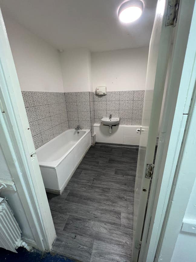   Room 10, 2 Pennington Place Available in, LS6  Main Photo