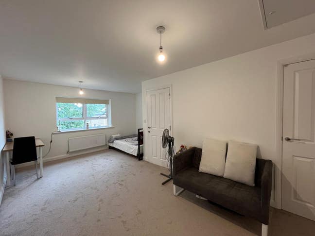 ✨ Extra Spacious Ensuite Room | Bills Inc | Modern Main Photo