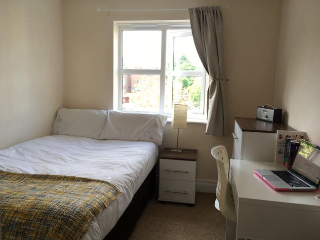 Executive Ensuite Rooms from £695 - No Bills Main Photo
