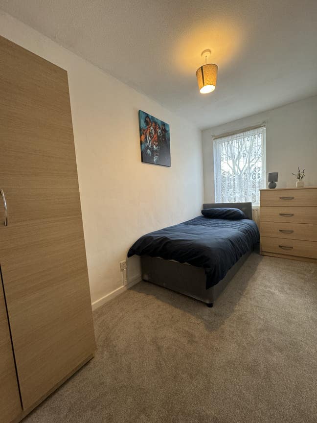 Super Clean Property! 5 Mins from Station Main Photo