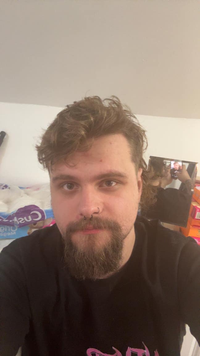Single 25 year old looking for a single or double Main Photo