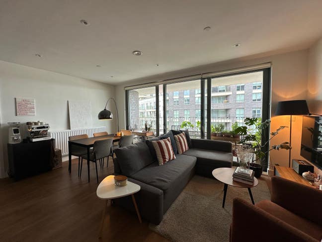 Double en-suite room in modern flat Main Photo