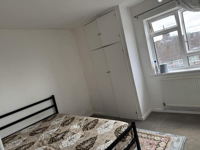 Room for rent in sharing Main Photo