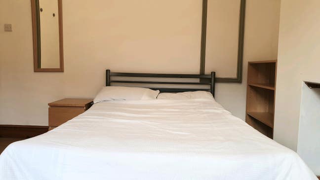 Double room to let in a shared house Main Photo