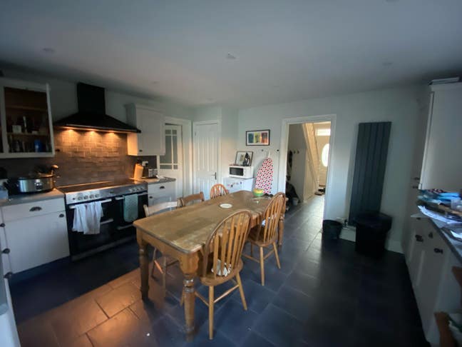 Double room in detached property  Main Photo