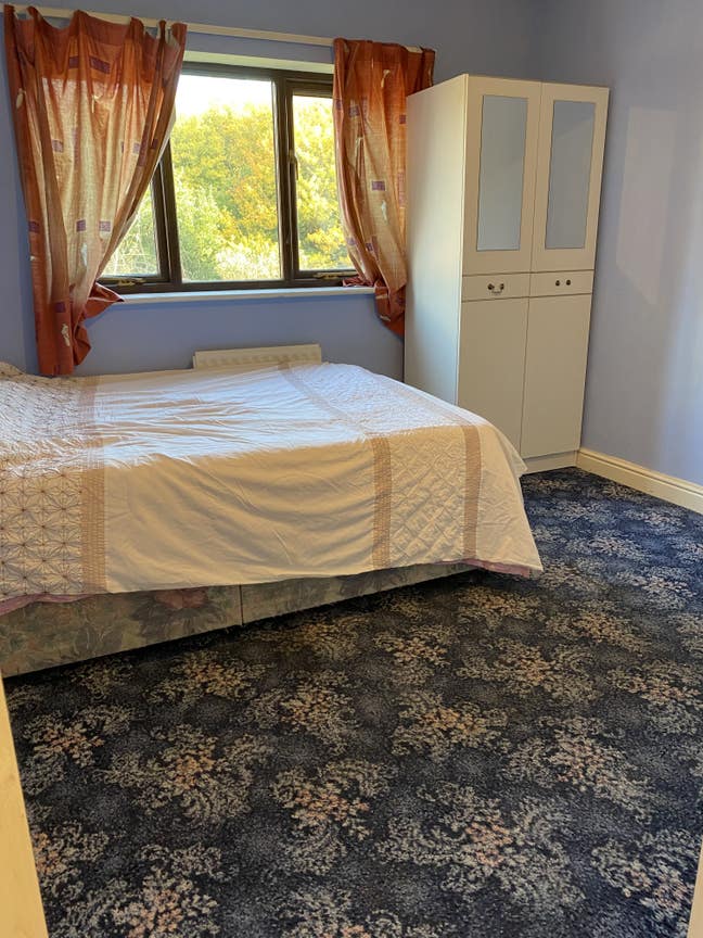 Ensuite Double Room professional in WillenMK15 Main Photo
