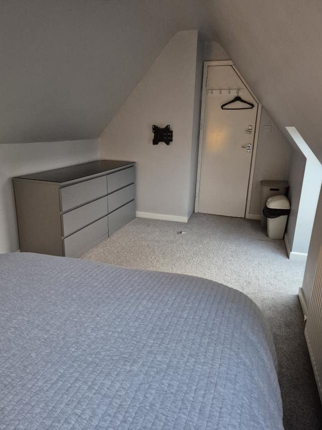 Large double room on own floor  Main Photo