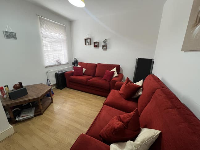 🏡 Comfortable Room Available in a 4-Bed house  Main Photo