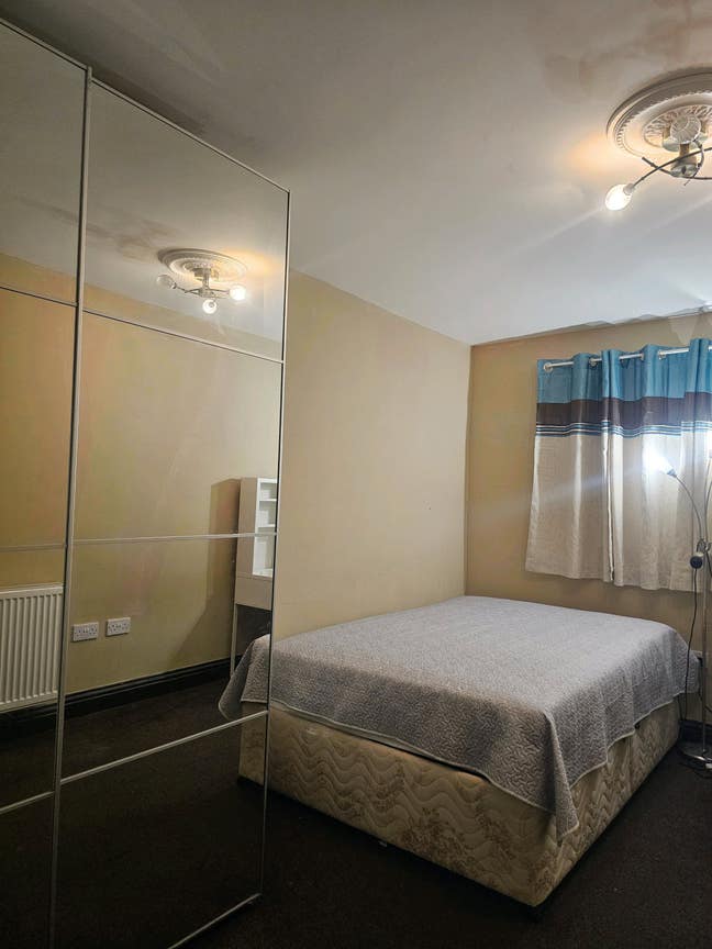 Room To Rent  Main Photo
