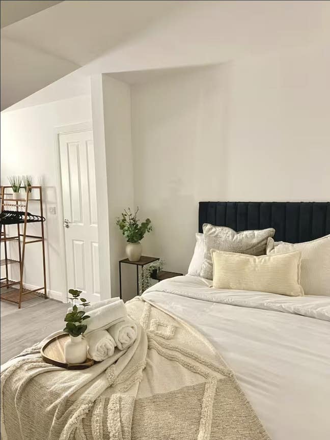 2 bed luxury Apt, Chorlton.Tram, buses amenaties.  Main Photo