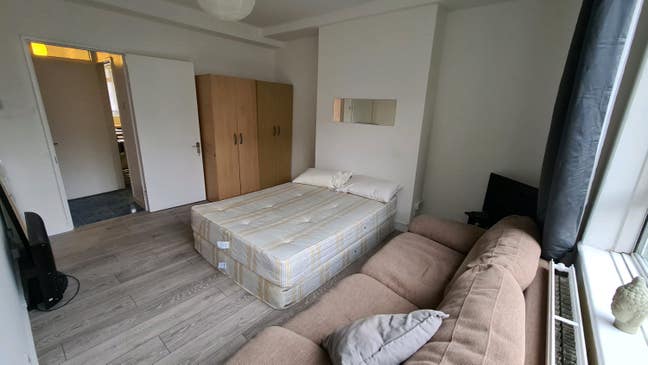 Large Double Room - Camden Town - Balcony  Main Photo