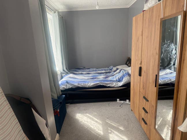Double bed bedroom for rent Main Photo