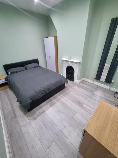 Large double room - no sharing bathrooms  Main Photo