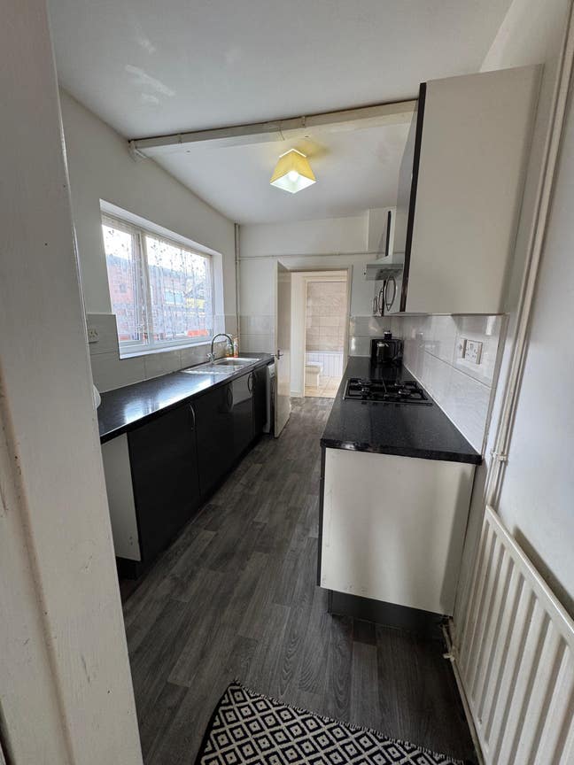  Double room available for rent Main Photo