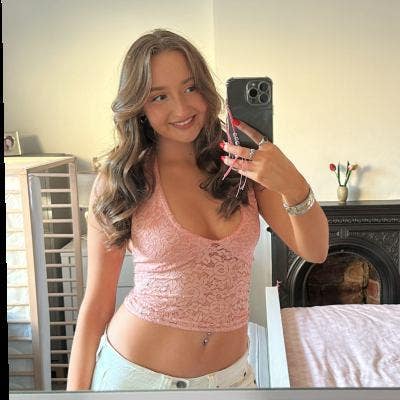 Student Female seeks a double room Main Photo