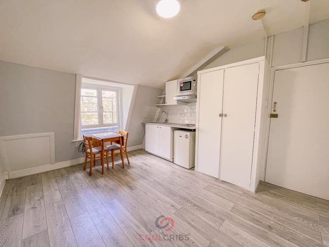 Bedsit in Sussex Gardens, Paddington, London, W2 Main Photo