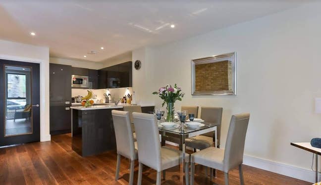 Bright Double in 4 Bed Flat in Canning Town Main Photo