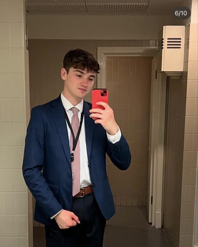 Professional Male seeks a single or double room Main Photo