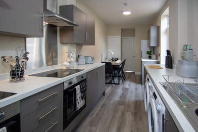 Beautiful, Stylish/Ensuite, Desk & TV/Town Centre  Main Photo