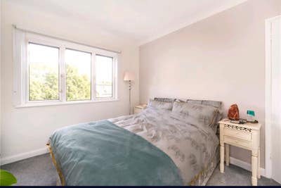 Large, bright, furnished, double room. Bills incl. Main Photo