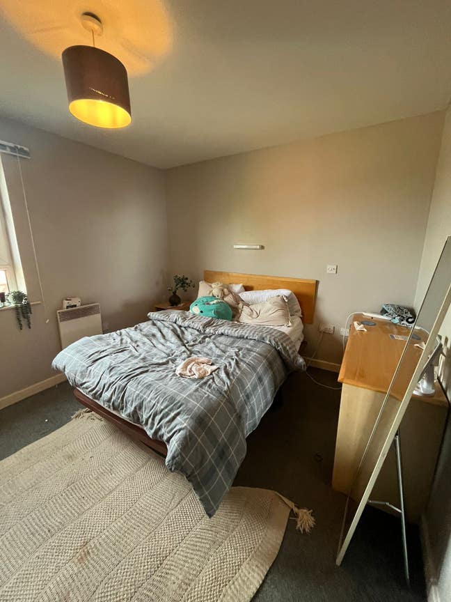 Mayfair court- 2 bed flat - room available  Main Photo