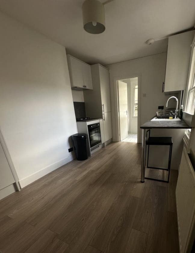 Two Bedroom flat - North Kensington  Main Photo