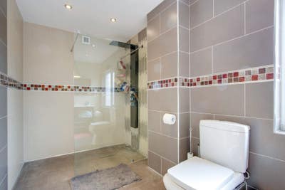 Double Bedroom Available Main Photo