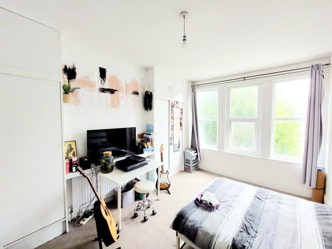 Very Large Double Room Available Main Photo
